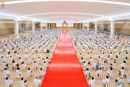 ภาพ No.228397:วันอาทิตย์ที่ 8 มิถุนายน พ.ศ. 2568 พิธีถวายทุนสนับสนุนพระไตรปิฎกฉบับธรรมชัย และอนุรักษ์คัมภีร์โบราณ ณ ห้องแก้วสารพัดนึก 2 วัดพระธรรมกาย