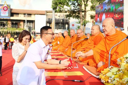 ภาพ No.312627:วันอาทิตย์ที่ 8 มีนาคม พ.ศ.2569 ทำบุญเมืองนครราชสีมา 558 ปี ตักบาตรพระ 10,000 รูป