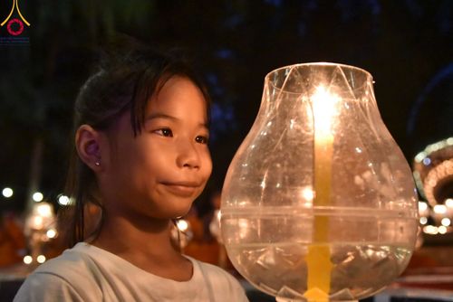 ภาพ No.107195:พิธีจุดประทีปถวายเป็นพุทธบูชา และบูชาธรรมมหาปูชนียาจารย์ ในโครงการธรรมยาตรากตัญญูบูชา มหาปูชนียาจารย์ พระมงคลเทพมุนี(สด จนฺทสโร) พระผู้ปราบมาร  อนุสรณ์สถาน 7 แห่ง ปีที่ 12  วันที่ 6 มกราคม พ.ศ. 2567 ณ อนุสรณ์สถานมหาวิหารพระมงคลเทพมุนี อ.สองพี่น้อง จ.สุพร