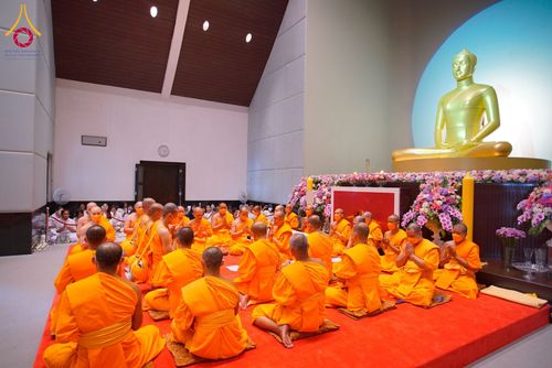 ภาพ No.62190:พิธีอุปสมบทในโครงการอุปสมบทหมู่ บูชาธรรมหลวงพ่อธัมมชโย พ.ศ.2567 ณ อุโบสถ วัดพระธรรมกาย จ.ปทุมธานี วันที่ 13-15 เมษายน พ.ศ. 2567