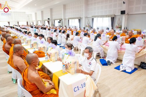 ภาพ No.149507:พิธีทักษิณานุปทานแด่บรรพชนตระกูลผ่องสวัสดิ์ และหมู่ญาติที่ล่วงลับไปแล้ว ประจำปี ครั้งที่ 19 วันพฤหัสบดีที่ 22 สิงหาคม พ.ศ. 2567 ณ พระมหาเจดีย์ทัตตชีโว ศูนย์อบรมเยาวชนกาญจนบุรี