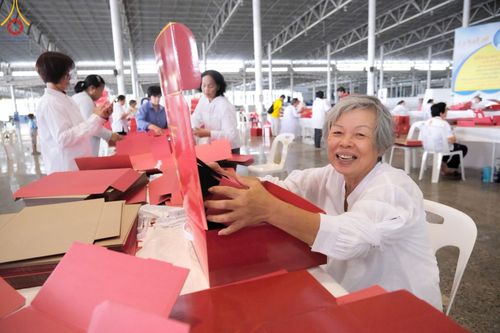 ภาพ No.210952:วันที่ 15 มีนาคม พ.ศ. 2568  บุญบรรจุกล่องไทยธรรม เพื่อถวายแด่พระสังฆาธิการ 40,000 กว่าวัดทั่วไทย ในวันคุ้มครองโลก 22 เมษายน พ.ศ. 2568