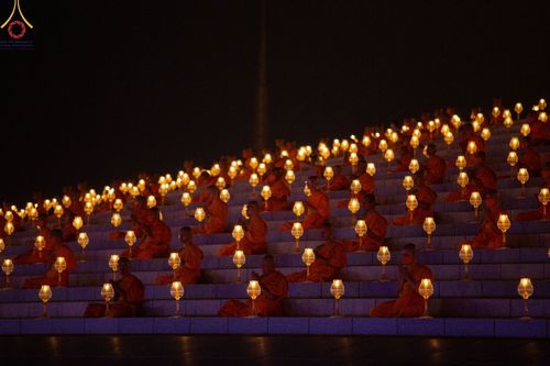 ภาพ No.77272:พิธีจุดมาฆประทีป ในวันมาฆบูชา อาทิตย์ต้นเดือนที่ 6 มีนาคม พ.ศ. 2566 ณ วัดพระธรรมกาย อ.คลองหลวง จ.ปทุมธานี