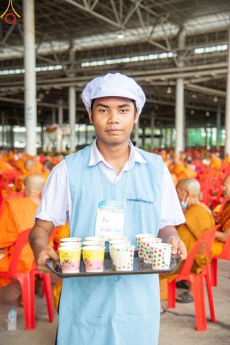 ภาพ No.58897:V.40 ภัตตาหารพระหมื่นวัด เราจัดให้ การปฏิบัติงานของเจ้าหน้าที่และอาสาสมัคร เพื่อรับบุญในการถวายภัตตาหาร แด่คณะสงฆ์ 10,000 กว่าวัดทั่วประเทศ ที่มาร่วมงานวันคุ้มครองโลก จันทร์ที่ 22 เมษายน พ.ศ. 2567 ณ วัดพระธรรมกาย