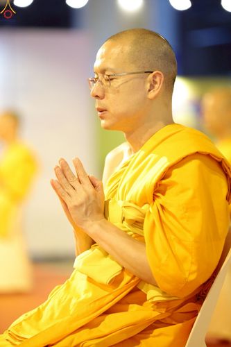 ภาพ No.241056:วันพุธที่ 27 สิงหาคม พ.ศ. 2568 พิธีจุดประทีป ในวันธรรมชัย ณ วัดพระธรรมกาย