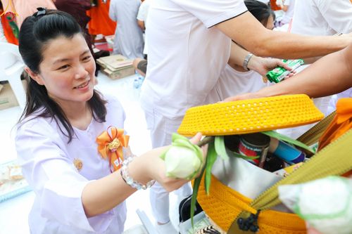 ภาพ No.85976:ตักบาตรพระนานาชาติ 10,000 รูป ใจกลางนครหาดใหญ่ จ.สงขลา วันอาทิตย์ที่ 20 สิงหาคม พ.ศ. 2566