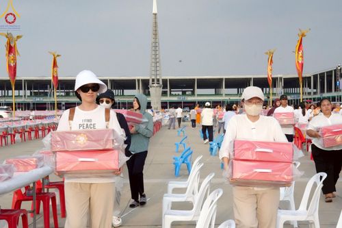 ภาพ No.219152:วันที่ 19-21 เมษายน พ.ศ. 2568 การเตรียมงานในลานธรรม , วิหารคด เพื่องานวันคุ้มครองโลก 22 เมษายน พ.ศ. 2568