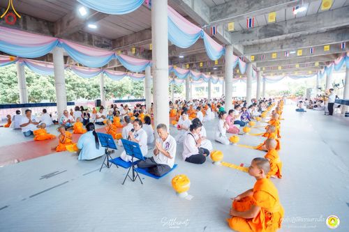 ภาพ No.216031:วันพฤหัสบดีที่ 3 เมษายน พ.ศ. 2568 พิธีบรรพชาสามเณร ภาคฤดูร้อน รุ่นที่ 15  บูชาธรรมหลวงพ่อธัมมชโย 81 ปี 81 รูป ณ ศูนย์ปฏิบัติธรรมสวนผึ้ง จ.ราชบุรี