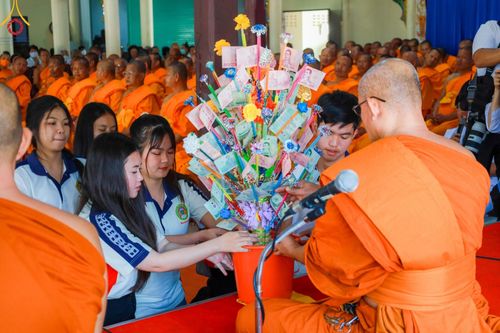 ภาพ No.199590:พิธีทอดผ้าป่าทำนุบำรุงศาสนสถาน ณ วัดศิลามูล ตำบลหินมูล อำเภอบางเลน จังหวัดนครปฐม ในโครงการธรรมยาตรา กตัญญูบูชา มหาปูชนียาจารย์ พระมงคลเทพมุนี(สด จนฺทสโร) พระผู้ปราบมาร อนุสรณ์สถาน 7 แห่ง ปีที่ 13 วันที่ 21 มกราคม พ.ศ. 2568