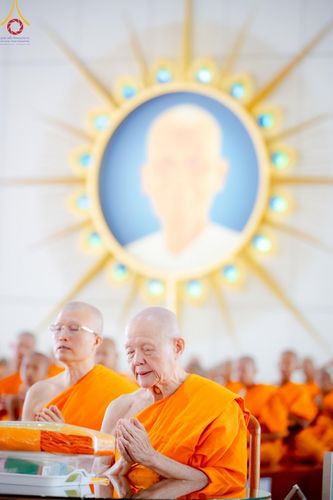 ภาพ No.177450:พิธีถวายภัตตาหารเมนูสวรรค์ และพิธีบุพเปตพลี ครั้งที่ 158 ร่วมอุทิศบุญแด่หมู่ญาติที่ล่วงลับไปแล้ว และสืบทอดอายุพระพุทธศาสนา ณ วัดพระธรรมกาย วันที่ 30 พฤศจิกายน พ.ศ.2567 (วันพระ แรม 15 ค่ำ เดือน 12)