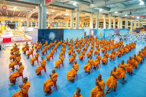 ภาพ No.150384:พิธีจุดประทีป และพิธีฉลองชัยสวดมนต์ บทธัมมจักกัปปวัตตนสูตร ครบ 6,668,272,727 จบ เนื่องในวันธรรมชัย 27 สิงหาคม พ.ศ. 2567 ณ มหารัตนวิหารคด วัดพระธรรมกาย