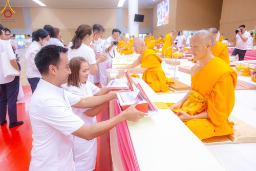 ภาพ No.138879:พิธีถวายกองทุนสนับสนุน การสร้างพระไตรปิฎกฉบับธรรมชัย และอนุรักษ์คัมภีร์ใบลาน น้อมบูชาธรรมหลวงพ่อธัมมชโย 80 ปี ณ ห้องแก้วสารพัดนึก 2 วัดพระธรรมกาย วันเสาร์ที่ 1 มิถุนายน พศ. 2567