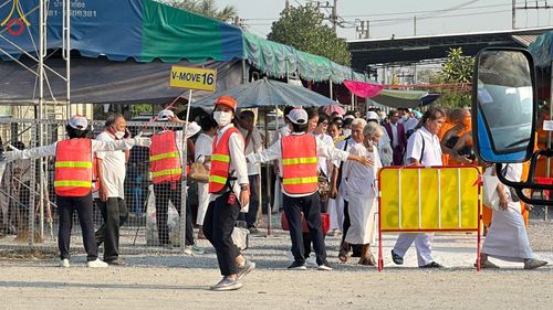 ภาพ No.110071:V.8 พลังทีม การเตรียมงาน เก็บงาน การรับบุญของเจ้าหน้าที่หน่วยงานต่างๆ เพื่อโครงการธรรมยาตรา กตัญญูบูชามหาปูชนียาจารย์ พระมงคลเทพมุนี (สด จนฺทสโร) พระผู้ปราบมาร อนุสรณ์สถาน 7 แห่ง ปีที่ 12 ระหว่างวันที่ 2 - 31 มกราคม พ.ศ.2567