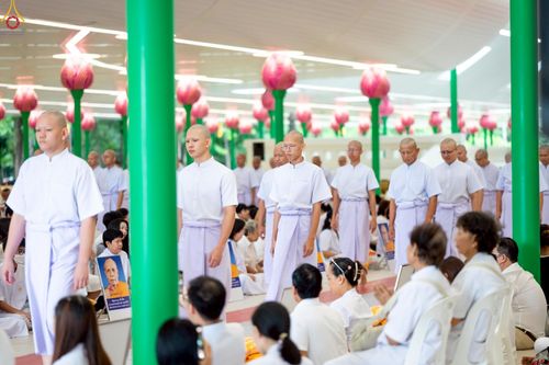 ภาพ No.228937:วันเสาร์ที่ 14 มิถุนายน พ.ศ. 2568 พิธีเวียนประทักษิณ , พิธีขอขมารับผ้าไตร ในโครงการบรรพชาอุปสมบทหมู่ ผู้บริหารรุ่นที่ 15 และ อุดมศึกษา รุ่นที่ 52 ณ โบสถ์พระไตรปิฎก วัดพระธรรมกาย