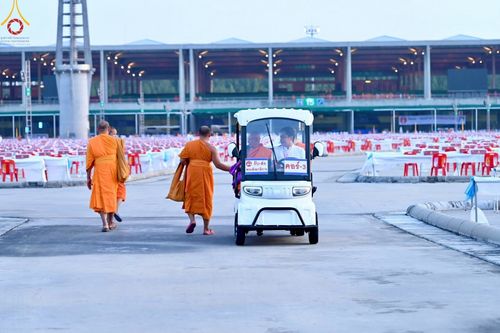 ภาพ No.219353:บรรยากาศการเดินทางเข้าวัดพระธรรมกาย , การต้อนรับปฏิสันถาร , การฉันภัตตาหารเช้า , การลงทะเบียนพระสังฆาธิการ  เนื่องในวันคุ้มครองโลก พิธีถวายมหาสังฆทานคณะสงฆ์ 40,000 กว่าวัดทั่วประเทศ ณ วัดพระธรรมกาย