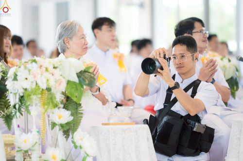 ภาพ No.239836:วันที่ 16-17 สิงหาคม พ.ศ. 2568 การปฏิบัติหน้าที่ของเจ้าหน้าที่ทุกสถานะ เพื่องานพิธีอัญเชิญรูปเหมือนพระมงคลเทพมุนี (สด จันทสโร) และพิธีกดปุ่มอัญเชิญรูปเหมือน พระมงคลเทพมุนี (สด จันทสโร) ณ มหาวิหารแก้วพระมงคลเทพมุนี ศูนย์ปฏิบัติธรรมแก้วเมืองเลย จ.เลย