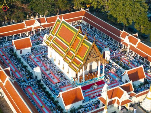 ภาพ No.197717:พิธีตักบาตรพระธรรมยาตรา ณ อนุสรณ์สถานลำดับที่ 4 สถานที่เกิดด้วยกายธรรม วัดโบสถ์(บน) ต.บางคูเวียง จ.นนทบุรี ในโครงการธรรมยาตรา กตัญญูบูชา มหาปูชนียาจารย์ พระมงคลเทพมุนี(สด จนฺทสโร) พระผู้ปราบมาร อนุสรณ์สถาน 7 แห่ง ปีที่ 13 วันที่ 19 มกราคม พ.ศ. 2568