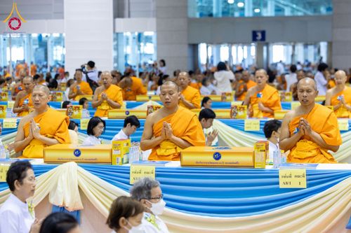 ภาพ No.185330:พิธีถวายมหาสังฆทาน 1,000 วัด ในวาระอายุวัฒนมงคล 84 ปี หลวงพ่อทัตตชีโว วันอาทิตย์ที่ 22 ธันวาคม พ.ศ. 2567 ณ สภาธรรมกายสากล วัดพระธรรมกาย