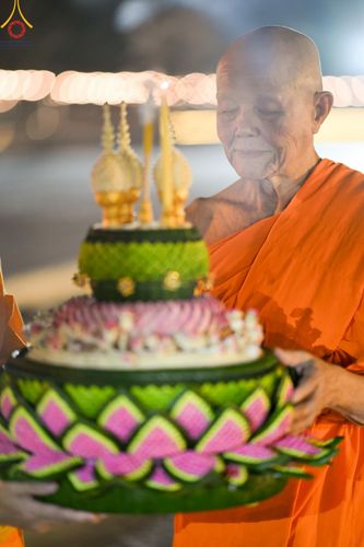 ภาพ No.170376:พิธีลอยกระทงธรรม ณ สระเศรษฐีทะเลบุญ มหาวิหารพระมงคลเทพมุนีฯ วัดพระธรรมกาย วันศุกร์ที่ 15 พฤศจิกายน พ.ศ.2567 (วันเพ็ญ 15 ค่ำ เดือน 12)