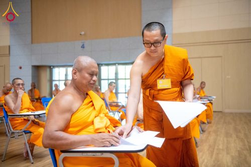 ภาพ No.208862:พระบาทสมเด็จพระเจ้าอยู่หัวทรงพระกรุณาโปรดเกล้าฯ พระราชทานภัตตาหารพระราชทาน แด่พระภิกษุ สามเณร ในการสอบบาลีสนามหลวง ณ วัดพระธรรมกาย วันที่ 22 กุมภาพันธ์ พ.ศ. 2568 ณ วัดพระธรรมกาย อำเภอคลองหลวง จังหวัดปทุมธานี