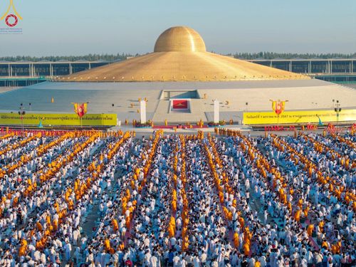 ภาพ No.105322:พิธีตักบาตรฉลองพระบวชใหม่ รุ่นบูชาธรรมมหาปูชนียาจารย์ และต้อนรับศักราชใหม่ วันจันทร์ที่ 1 มกราคม พ.ศ. 2567 ณ ลานธรรมพระมหาธรรมกายเจดีย์ วัดพระธรรมกาย