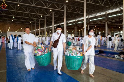 ภาพ No.124503:พิธีตักบาตรในวันมาฆบูชา ณ บ้านแก้วเรือนทองคุณยายฯ วัดพระธรรมกาย จ.ปทุมธานี วันเสาร์ที่ 24 กุมภาพันธ์ พ.ศ. 2567