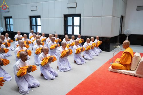 ภาพ No.199748:โครงการอุปสมบทหมู่บูชาธรรม 116 ปี คุณยายอาจารย์มหารัตนอุบาสิกาจันทร์ ขนนกยูง โครงการอุปสมบทหมู่ธรรมทายาท ระดับอุดมศึกษา รุ่นที่ 51 ภาคฤดูหนาว  ณ โบสถ์พระไตรปิฏก วัดพระธรรมกาย จ.ปทุมธานี  วันที่ 11 มกราคม พ.ศ. 2568 โดยมีพระครูปลัดรัตนวีรวัฒน์ เจ้าอาวาสวัด