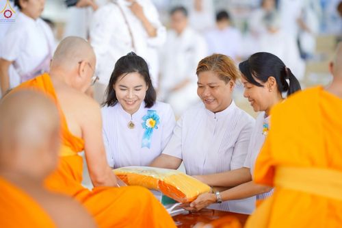 ภาพ No.229756:วันที่ 25 มิถุนายน พ.ศ. 2568 (แรม 15 ค่ำ เดือน 7) พิธีบุพเปตพลี ครั้งที่ 166 ร่วมอุทิศบุญแด่หมู่ญาติที่ล่วงลับไปแล้ว และสืบทอดอายุพระพุทธศาสนา ณ หอฉันคุณยายอาจารย์ฯ วัดพระธรรมกาย