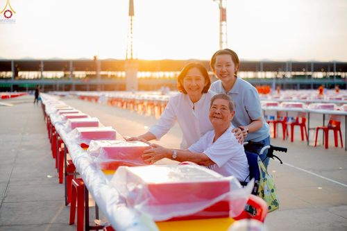 ภาพ No.225134:วันที่ 20 - 27 เมษายน พ.ศ. 2568 "ภาพแห่งความปลื้มที่ไม่มีวันจบ" คณะสงฆ์สามเณร เจ้าหน้าที่ และสาธุชน ร่วมแรงร่วมใจกันเตรียมงานและเก็บงาน เพื่อวันคุ้มครองโลก พิธีถวายมหาสังฆทานคณะสงฆ์ 40,000 กว่าวัดทั่วประเทศ