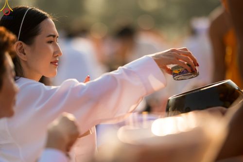 ภาพ No.110322:พิธีตักบาตรพระธรรมยาตราฯ ในโครงการธรรมยาตรากตัญญูบูชา มหาปูชนียาจารย์ พระมงคลเทพมุนี(สด จนฺทสโร) พระผู้ปราบมาร ปีที่ 12 ณ อนุสรณ์สถานลำดับที่ 2 สถานที่ตั้งมโนปณิธานบวชตลอดชีวิต อนุสรณ์สถานบางนางแท่น จ.นครปฐม วันที่ 11 มกราคม พ.ศ. 2567