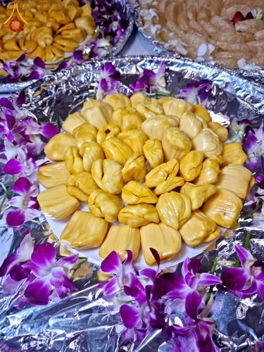 ภาพ No.202762:พิธีถวายภัตตาหารเป็นสังฆทาน แด่พระธรรมยาตรา ณ วัดพระธรรมกาย ตำบลคลองสาม อำเภอคลองหลวง จังหวัดปทุมธานี ในโครงการธรรมยาตรา กตัญญูบูชา มหาปูชนียาจารย์ พระมงคลเทพมุนี(สด จนฺทสโร) พระผู้ปราบมาร อนุสรณ์สถาน 7 แห่ง ปีที่ 13 วันที่ 28 มกราคม พ.ศ. 2568