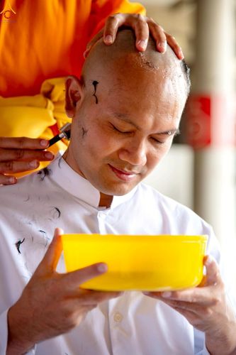 ภาพ No.230856:วันที่ 28 มิถุนายน พ.ศ. 2568 พิธีตัดปอยผมและปลงผม โครงการบวชพระนานาชาติ AEC & WAB รุ่นที่ 9 ณ วิหารคด 2 วัดพระธรรมกาย