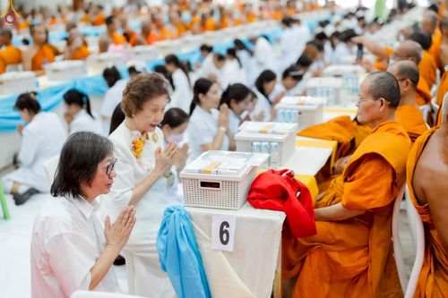 ภาพ No.233605:วันจันทร์ที่ 7 กรกฎาคม พ.ศ. 2568 จังหวัดบุรีรัมย์รวมใจ สัมมนาคณะสงฆ์ เพื่อฟื้นฟูพระพุทธศาสนา  โครงการทอดกฐินสามัคคีทั่วไทย 30,000 วัด ประจำปีพุทธศักราช 2568 และพิธีถวายมหาสังฆทาน 300 กว่าวัด โดยคณะศิษยานุศิษย์ บูชาธรรม 81 ปี หลวงพ่อธัมมชโย  ณ วัดกลาง พระ