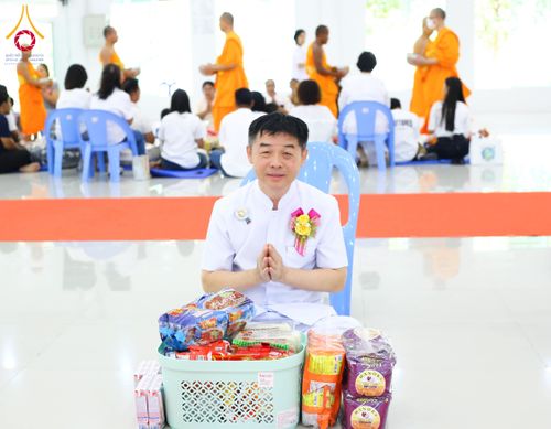 ภาพ No.320917:วันเสาร์ที่ 11 เมษายน พ.ศ.2569 พิธีตักบาตรฉลองสามเณรใหม่ ณ ศูนย์อบรมเยาวชนนครปฐม