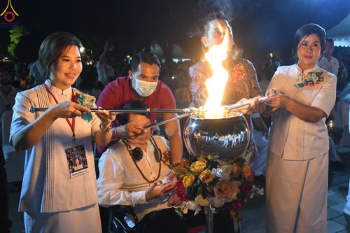 ภาพ No.82048:พิธีจุดวิสาขประทีป 22,000 ดวงและโคมลอย 3,000 ดวง ( Festival  lampion Vesak Indonesia) ณ มหาเจดียบรมพุทโธ อินโดนีเซีย  วันอาทิตย์ที่ 4 มิ.ย. พ.ศ.2566