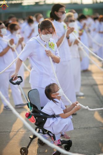 ภาพ No.79183:พิธีอัญเชิญองค์พระบรมพุทธเจ้า 24 องค์ เวียนประทักษิณรอบพระมหาธรรมกายเจดีย์ ณ วัดพระธรรมกาย  วันที่ 2 เมษายน พ.ศ. 2566