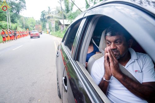 ภาพ No.140692:PhotoStory มหาศรัทธา ธรรมยาตราศรีลังกา EP.4 โครงการสยาม-ลังกา ธรรมยาตรา ฉลองเทศกาลวิสาขบูชาแห่งชาติ ศรีลังกา  บูชาธรรม 80 ปีหลวงพ่อธัมมชโย เส้นทางจาก เมืองดัมบูลลา ไปยัง เมืองมาตะเล  ตั้งแต่วันที่ 17-20 พฤษภาคม พ.ศ. 2567