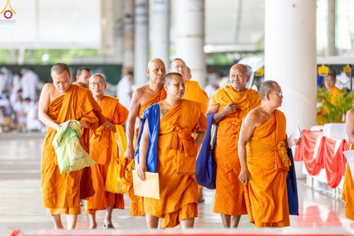 ภาพ No.235942:วันที่ 3 สิงหาคม พ.ศ. 2568 ภาพบรรยากาศ การต้อนรับปฎิสันถาร ของคณะสงฆ์ ในวันสมาธิโลก พิธีถวายมหาสังฆทาน 2,000 กว่าวัด ณ วัดพระธรรมกาย