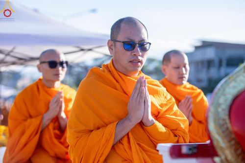 ภาพ No.187157:พิธีตักบาตรพระ ๕๐๐ รูป "สร้างบุญใหญ่ ส่งท้ายปีเก่า ต้อนรับปีใหม่ ๒๕๖๘" วันเสาร์ที่ ๒๘ ธันวาคม พ.ศ. ๒๕๖๗ ณ ถนนหน้าที่ว่าการอำเภอภูเรือ จังหวัดเลย