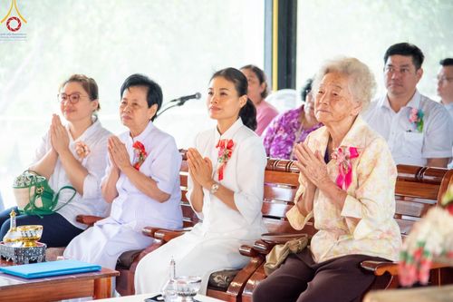 ภาพ No.92717:พิธีทอดกฐินวัดศรีวรรณวนาราม จ.ปทุมธานี และพิธีอัญเชิญพระสารีริกธาตุ วันที่ 4 พฤศจิกายน พ.ศ. 2566