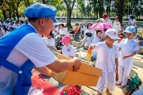 ภาพ No.191412:V.49 สารพัดV สารพัดดี ที่ธรรมยาตรา ในโครงการธรรมยาตรา กตัญญูบูชา มหาปูชนียาจารย์ พระมงคลเทพมุนี(สด จนฺทสโร) พระผู้ปราบมาร อนุสรณ์สถาน 7 แห่ง ปีที่ 13 ระหว่างวันที่ 2-31 มกราคม พ.ศ. 2568