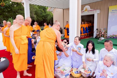 ภาพ No.234608:วันอาทิตย์ที่ 20 กรกฎาคม  พ.ศ.2568 พิธีทอดผ้าป่าภาคพื้นอเมริกา พิธีเจริญพระพุทธมนต์ ฉลองอาคารแก้วธรรมชัยรัตนอนันต์ วัดพระธรรมกายเทนเนสซี ประเทศสหรัฐอเมริกา