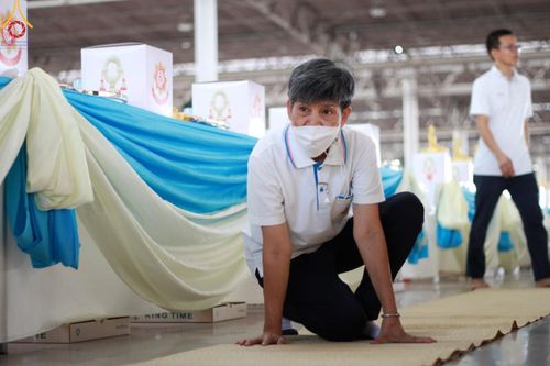 ภาพ No.59648:V.39 ทุ่มสุดใจ ธรรมชัย 80 ปี การเตรียมงาน การปฏิบัติงาน ของเจ้าหน้าที่หน่วยงานต่างๆ เพื่อพิธีฉลองอายุวัฒนมงคล 80 ปี หลวงพ่อธัมมชโย และรับถวายมหาสังฆทาน 10,000 กว่าวัดทั่วประเทศ ในวันคุ้มครองโลก จันทร์ที่ 22 เมษายน พ.ศ. 2567