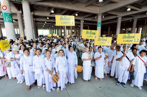 ภาพ No.221568:วันอังคารที่ 22 เมษายน พ.ศ. 2568 ภาพพิธีถวายมหาสังฆทานคณะสงฆ์ 40,000 กว่าวัดทั่วประเทศ เนื่องในวันคุ้มครองโลก ชุดที่ 2 (ปลื้มให้สมการรอคอย) ณ ลานธรรมพระมหาธรรมกายเจดีย์ วัดพระธรรมกาย