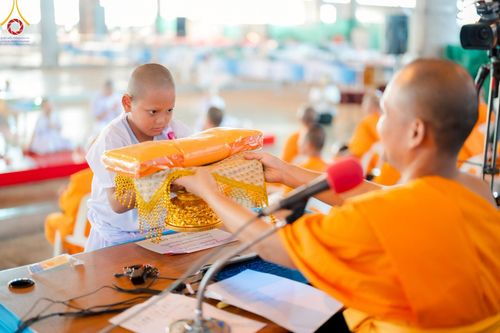 ภาพ No.214600:วันศุกร์ที่ 4 เมษายน พ.ศ.2568 นาคธรรมทายาทตักบาตรพระพี่เลี้ยง ในโครงการบรรพชาสามเณร ฟื้นฟูพระพุทธศาสนาทั่วไทย ณ วิหารคด 22 วัดพระธรรมกาย