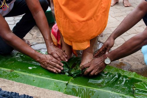 ภาพ No.140147:PhotoStory มหาศรัทธา ธรรมยาตราศรีลังกา EP.3  โครงการสยาม-ลังกา ธรรมยาตรา ฉลองเทศกาลวิสาขบูชาแห่งชาติ ศรีลังกา  บูชาธรรม 80 ปีหลวงพ่อธัมมชโย เส้นทางจาก เมืองดัมบูลลา ไปยัง เมืองมาตะเล  ตั้งแต่วันที่ 17-20 พฤษภาคม พ.ศ. 2567