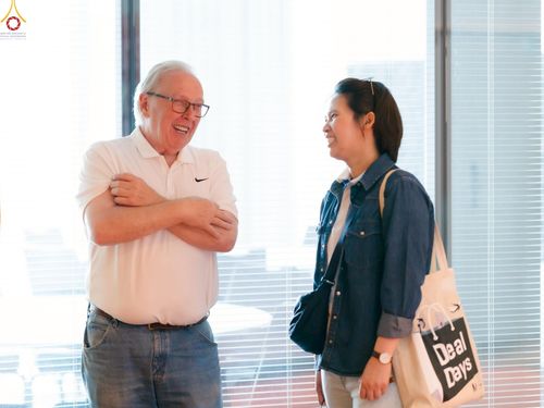 ภาพ No.229363:วันที่ 15 มิถุนายน พ.ศ. 2568 Meditation wisdom talks 2025 โดย พระอาจารย์ไมเคิล วีรธมฺโม และ พระอาจารย์นิค สนฺตจิตฺโต โดยมีผู้เข้าร่วมโครงการ เป็นชาวสวีเดนและชาวยุโรป จำนวน 30 ท่าน  ณ โรงแรม Radissonblu waterfront กรุงสตอกโฮล์ม ประเทศสวีเดน