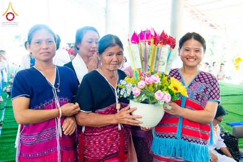 ภาพ No.179353:พิธีทอดกฐิน ณ ธุดงคสถานลำพูน อำเภอบ้านโฮ่ง จังหวัดลำพูน ในโครงการกฐินสามัคคีทั่วไทย 30,000 วัด บูชาธรรม 80 ปี หลวงพ่อธัมมชโย โดยคณะศิษยานุศิษย์วัดพระธรรมกาย วันที่ 15 พฤศจิกายน พ.ศ. 2567