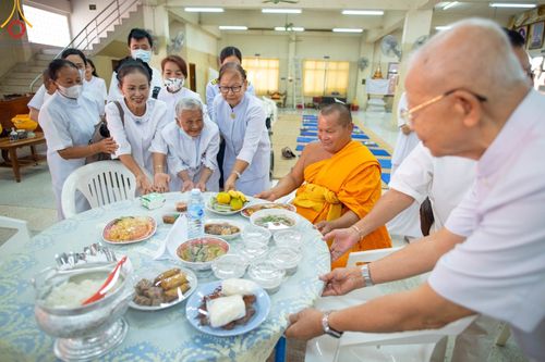 ภาพ No.101144:พิธีอุปสมบทหมู่ ในโครงการอุปสมบทบูชาธรรม มหาปูชนียาจารย์ พ.ศ. 2566 ณ วัดท่าเกวียน อำเภอพนมสารคาม จังหวัดฉะเชิงเทรา วันที่ 5 ธันวาคม พ.ศ. 2566