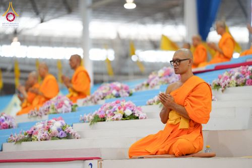 ภาพ No.258136:วันอาทิตย์ที่ 5 ตุลาคม พ.ศ. 2568 พิธีบูชาข้าวพระ ณ สภาธรรมกายสากล วัดพระธรรมกาย